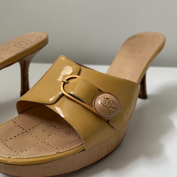 CHANEL Vintage Slides - Picture 6 of 16